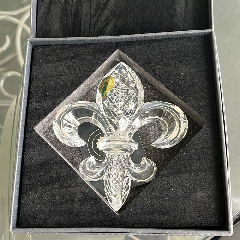 NEW* Waterford "Fleur de Lys" Crystal Paperweight (4.3 x 5 in) *NIB